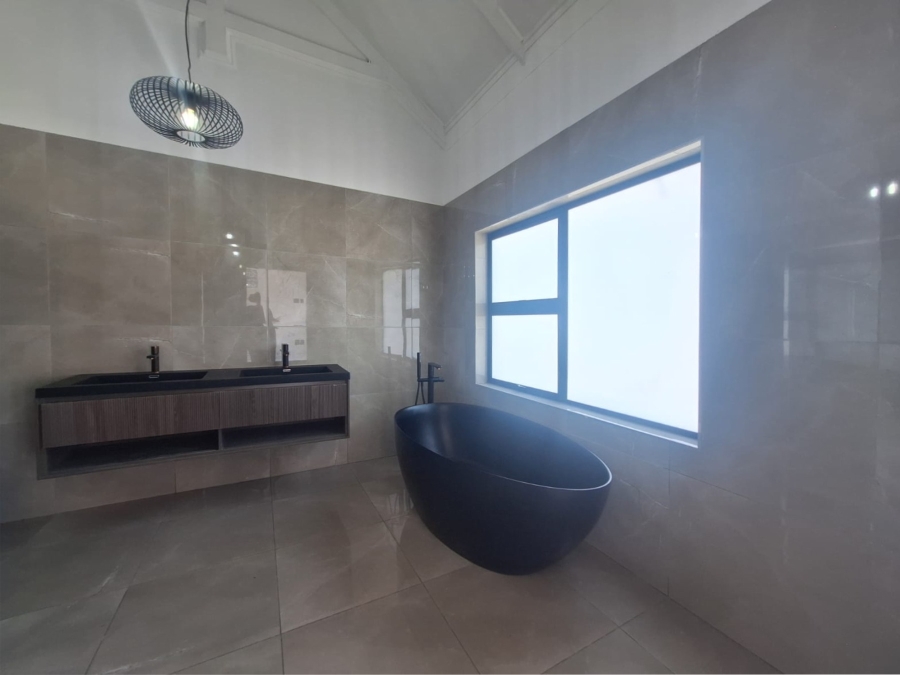 To Let 4 Bedroom Property for Rent in Redstone Private Country Estate North West